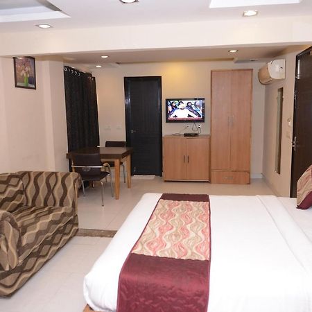 Hotel Balsons Continental New Delhi Exterior foto