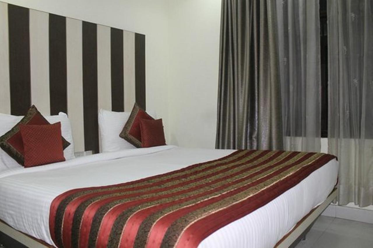 Hotel Balsons Continental New Delhi Exterior foto