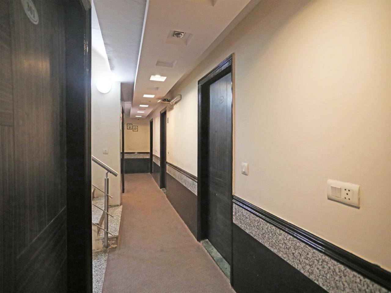 Hotel Balsons Continental New Delhi Exterior foto