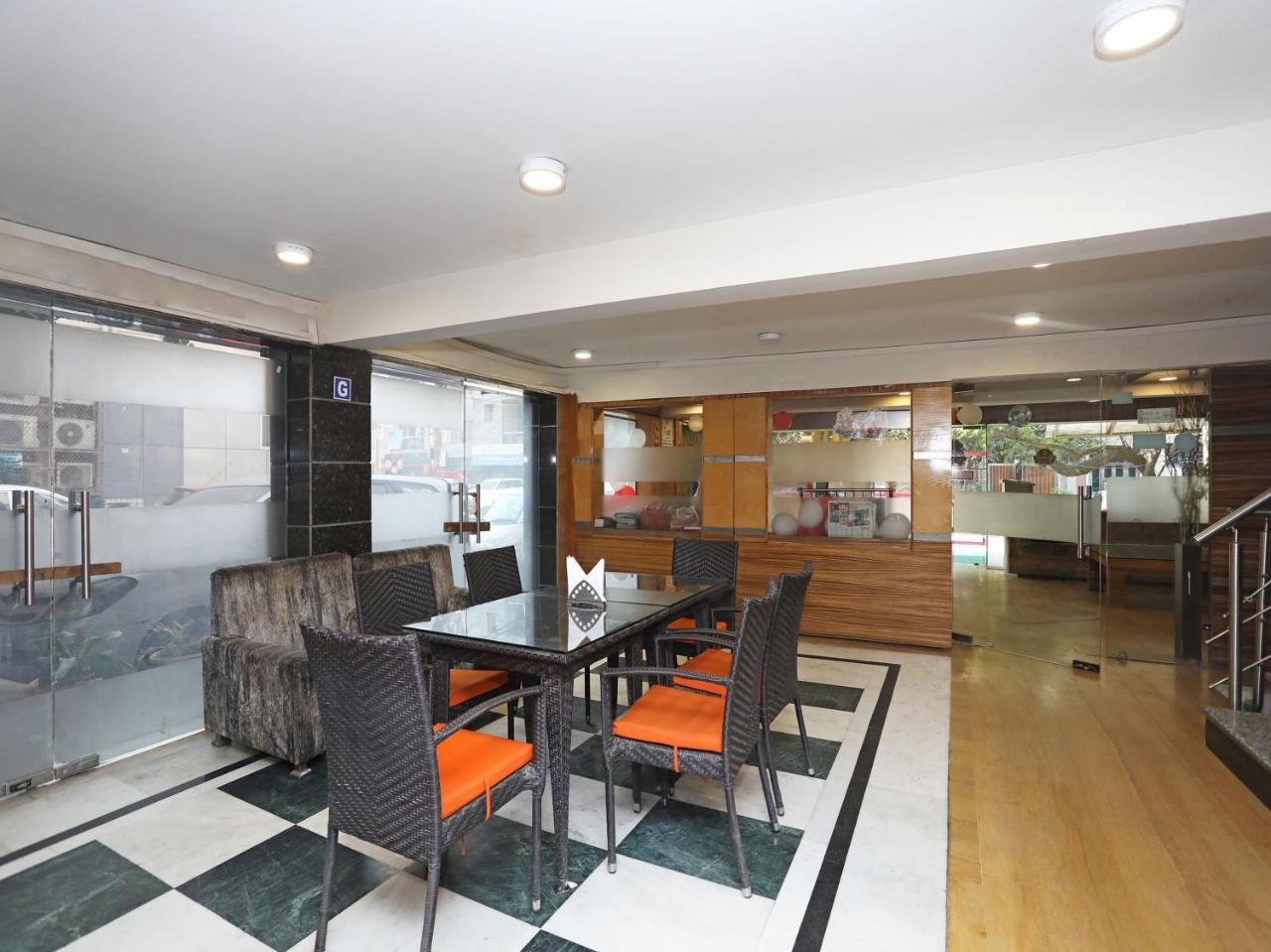 Hotel Balsons Continental New Delhi Exterior foto