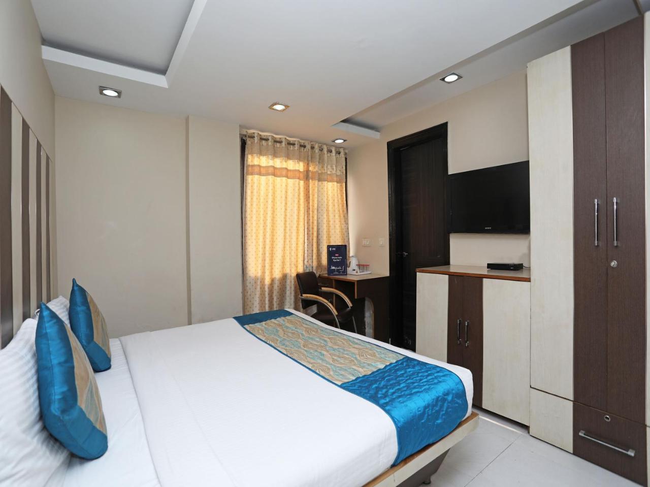 Hotel Balsons Continental New Delhi Exterior foto