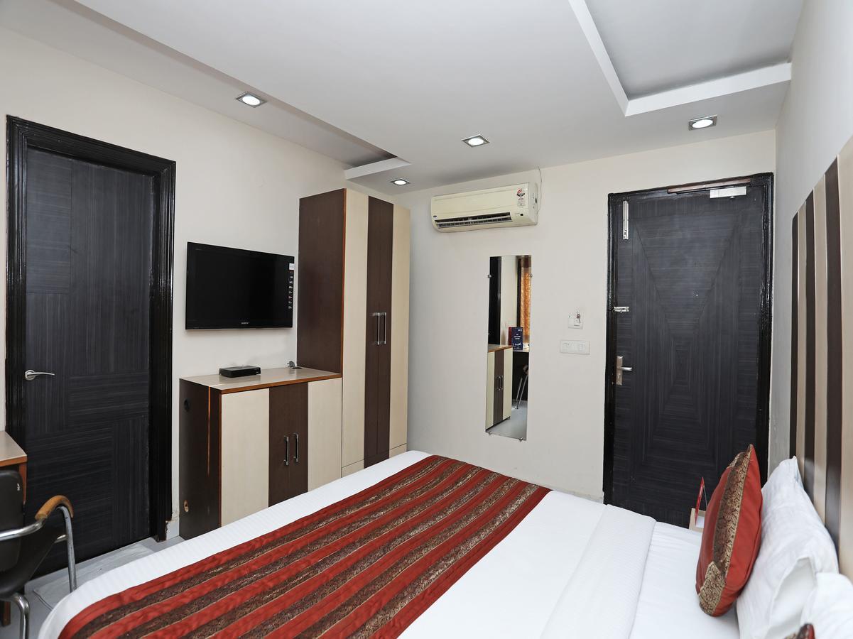 Hotel Balsons Continental New Delhi Exterior foto