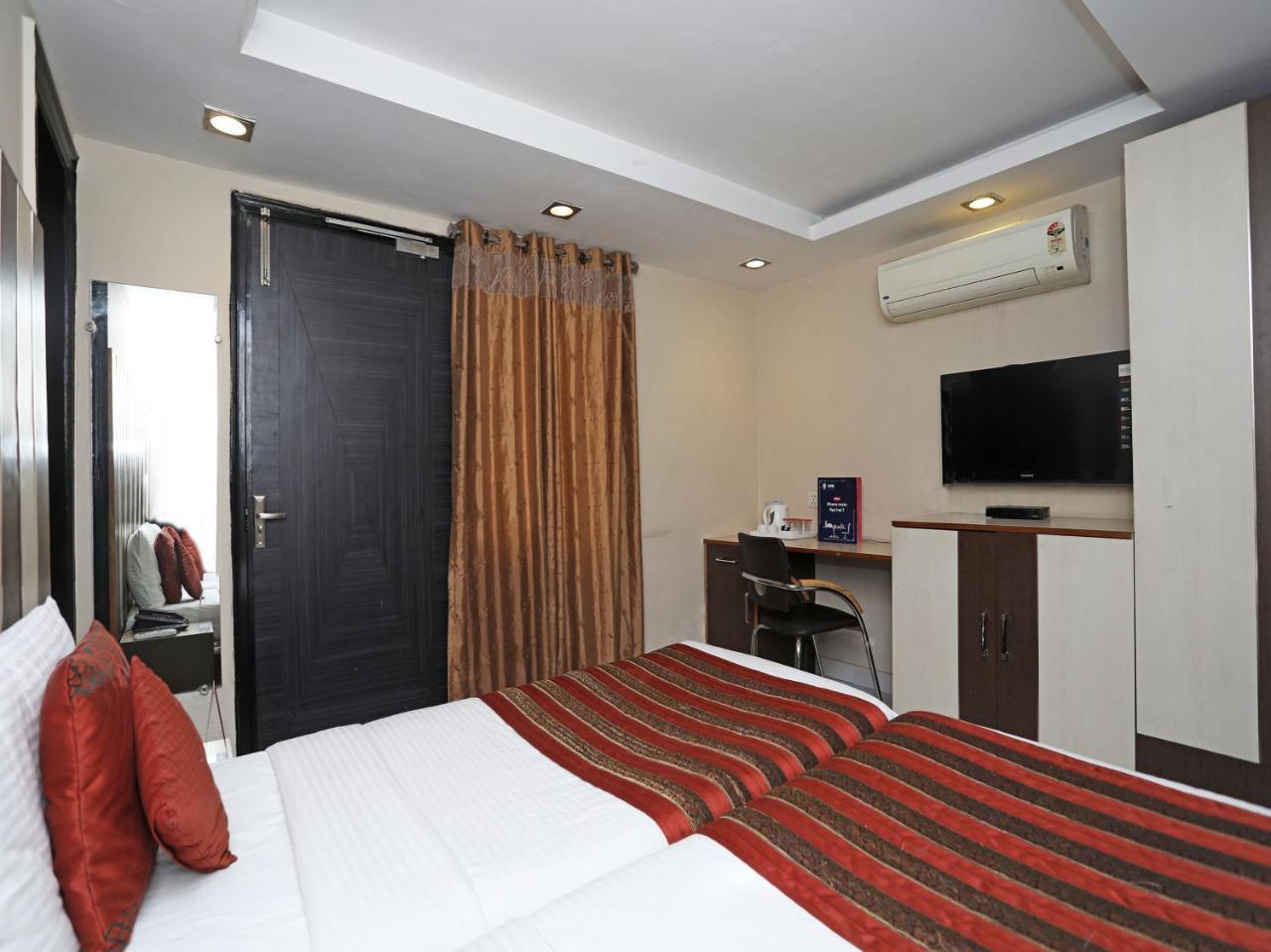 Hotel Balsons Continental New Delhi Exterior foto