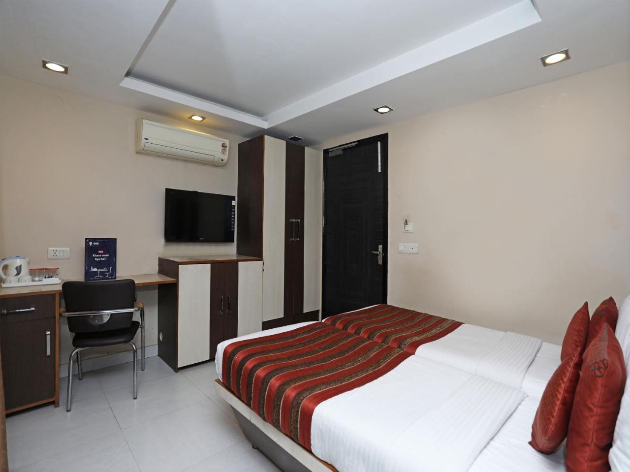 Hotel Balsons Continental New Delhi Exterior foto