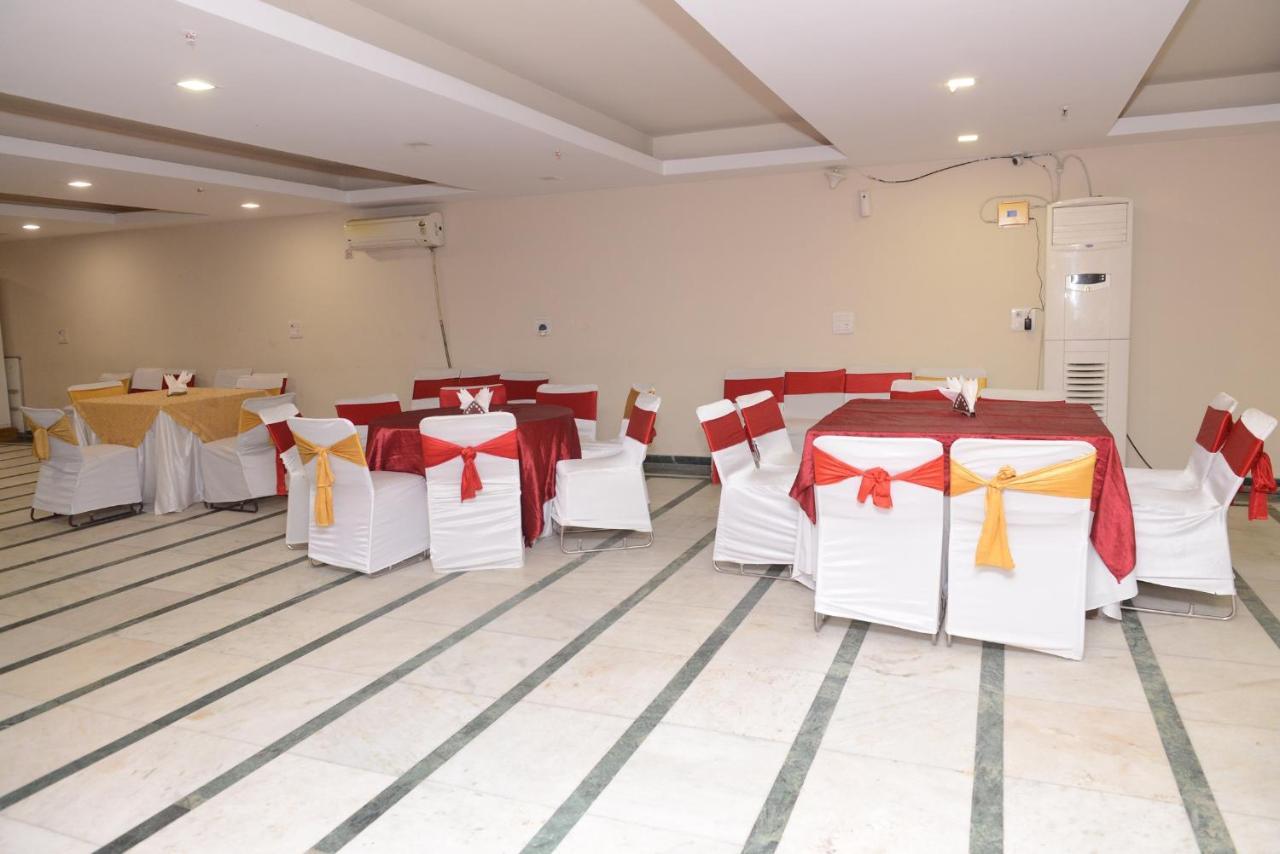 Hotel Balsons Continental New Delhi Exterior foto