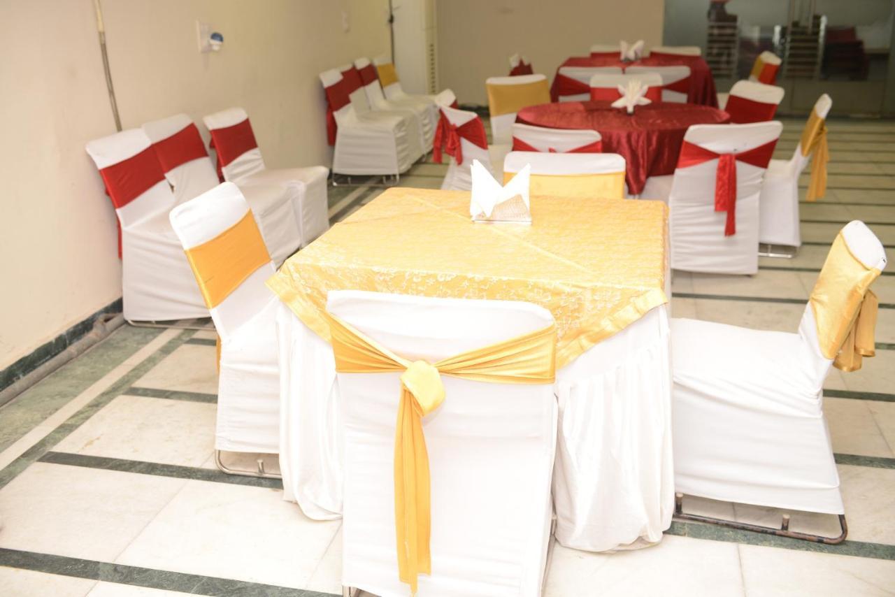 Hotel Balsons Continental New Delhi Exterior foto