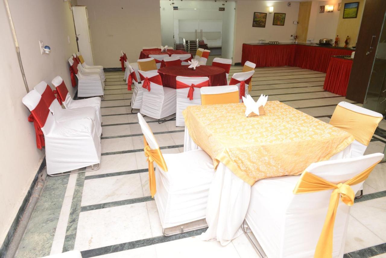 Hotel Balsons Continental New Delhi Exterior foto