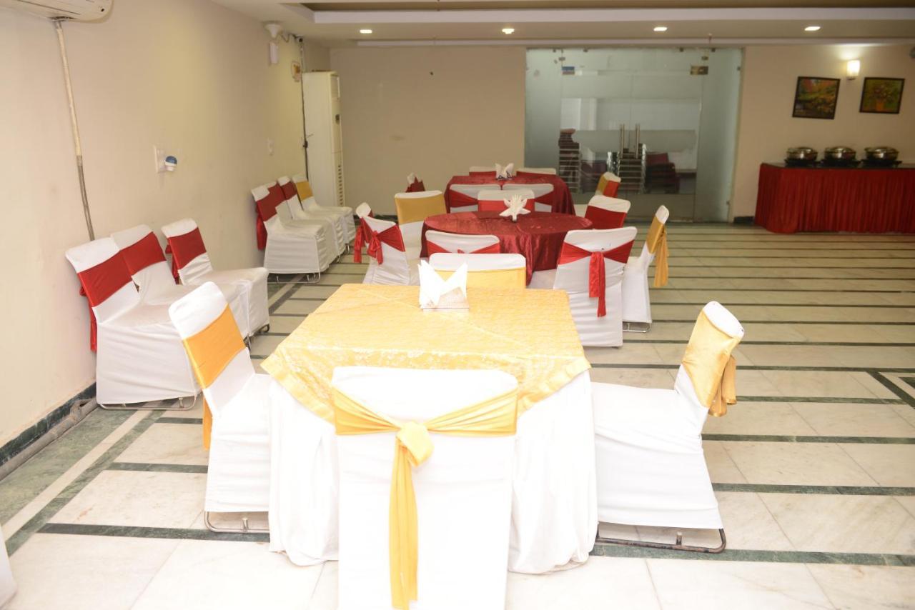 Hotel Balsons Continental New Delhi Exterior foto