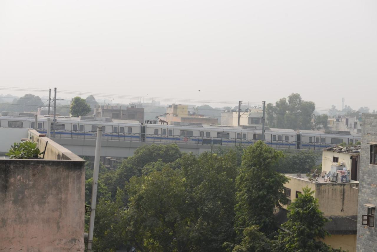 Hotel Balsons Continental New Delhi Exterior foto