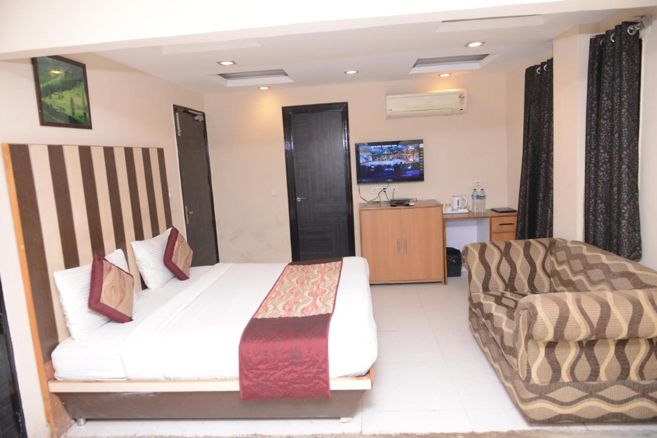 Hotel Balsons Continental New Delhi Exterior foto