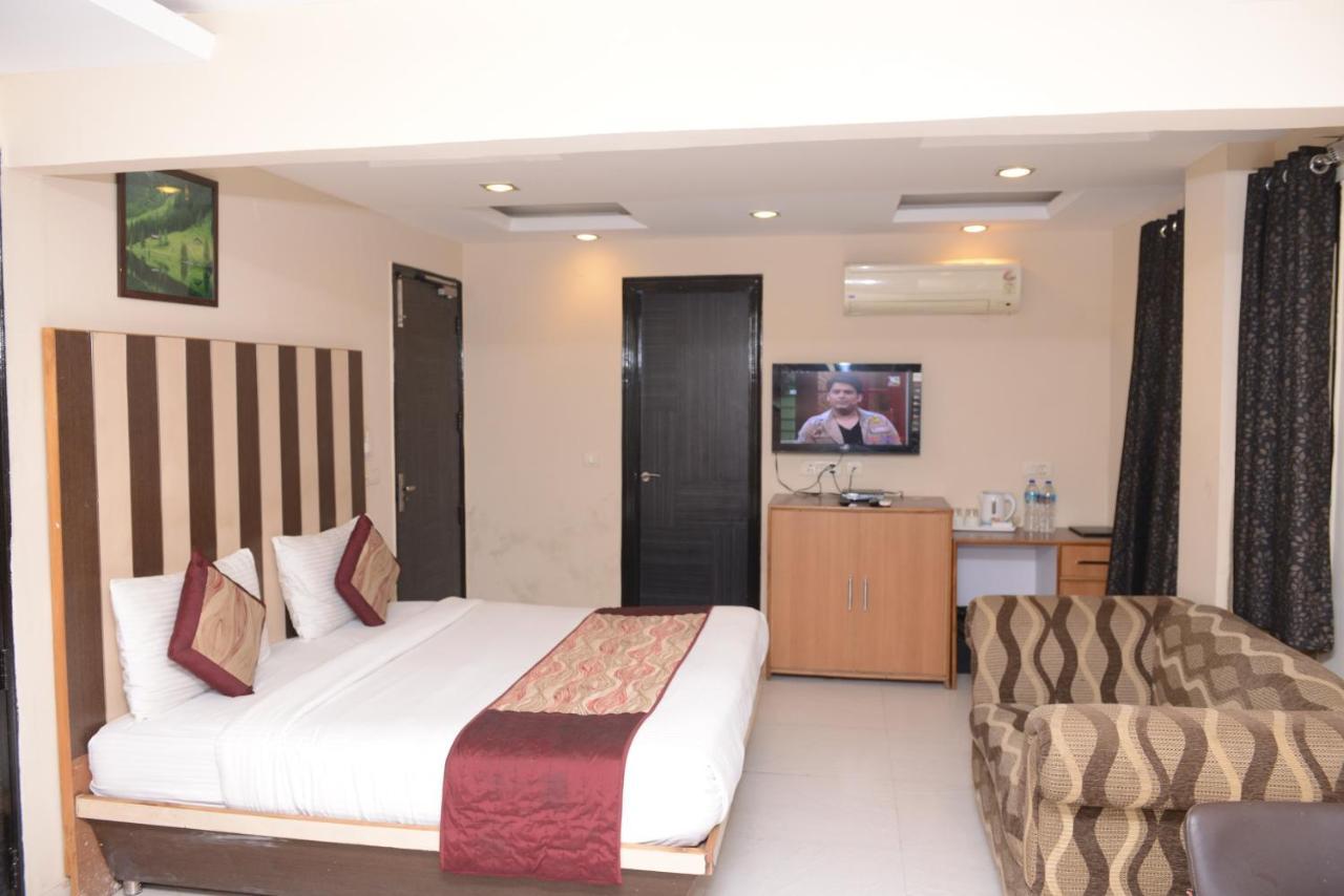 Hotel Balsons Continental New Delhi Exterior foto